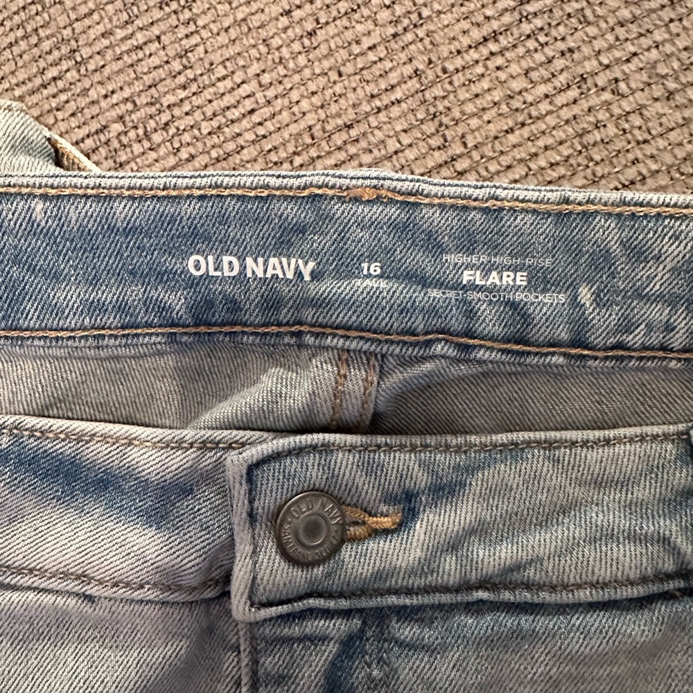 Old Navy women’s jeans - Picture 2 of 4